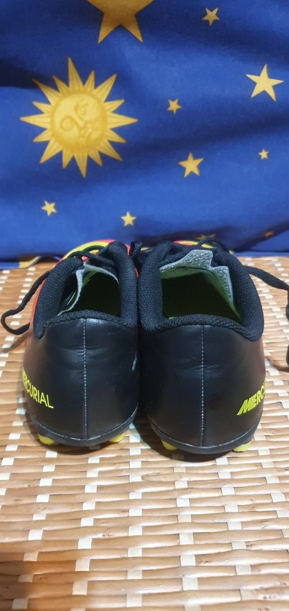 Botas fútbol tacos TALLA 35