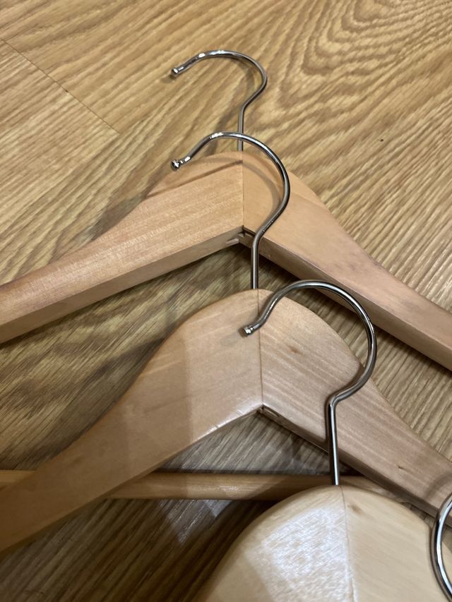 Perchas de madera 20 unidades 25 euros