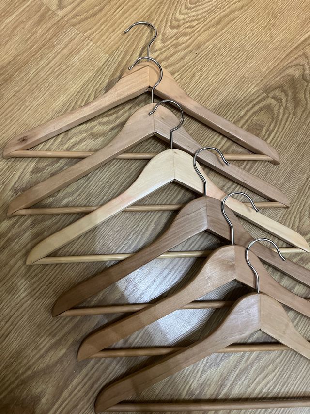 Perchas de madera 20 unidades 25 euros