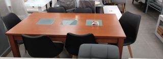 Disponible mesa mas seis sillas negras nordicas 