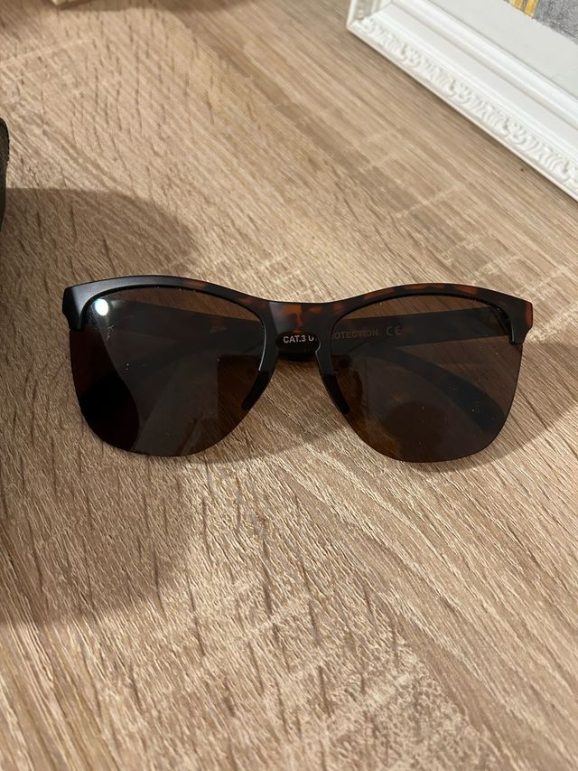 Gafas de sol marrones