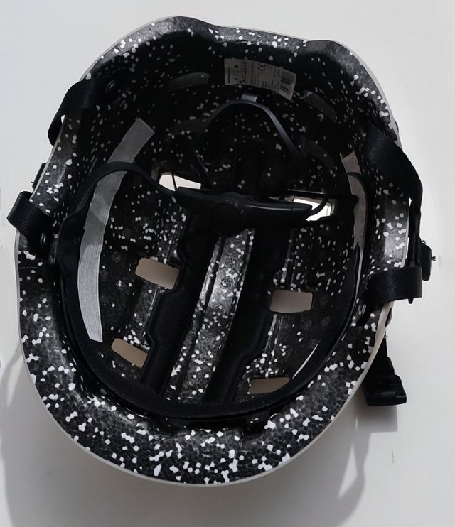 CASCO PATINES + ACCESORIOS 