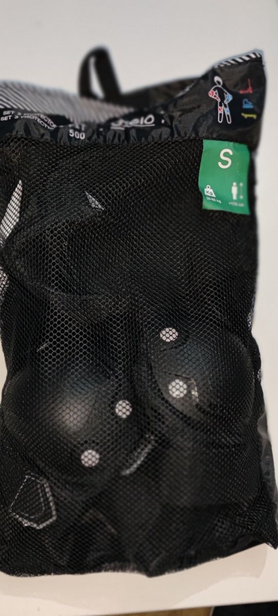 CASCO PATINES + ACCESORIOS 