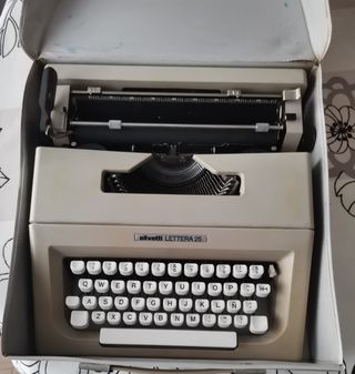 Máquina de escribir Olivetti LETTERA 25