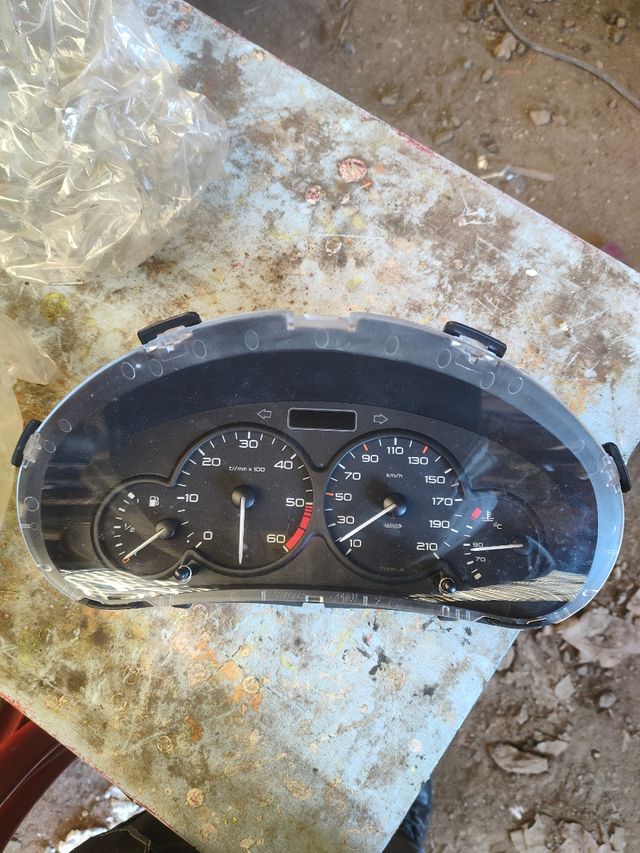 Cuadro instrumentos Peugeot 206