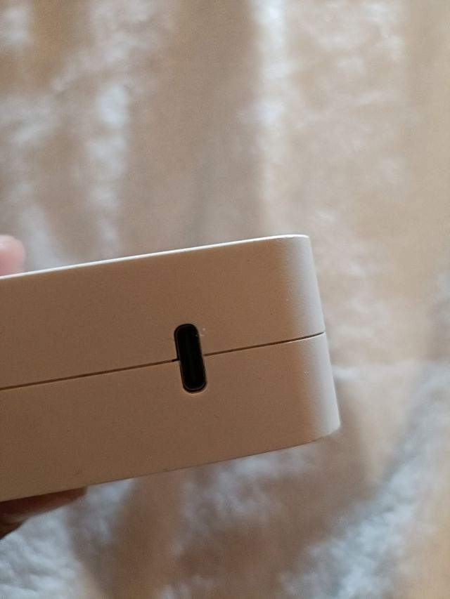 Cargador para teléfonos y computadoras.