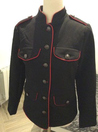 Chaqueta para mujer tipo casaca de color negro