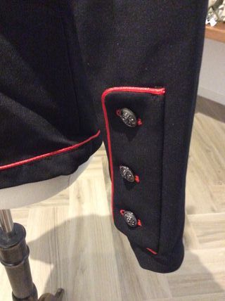 Chaqueta para mujer tipo casaca de color negro