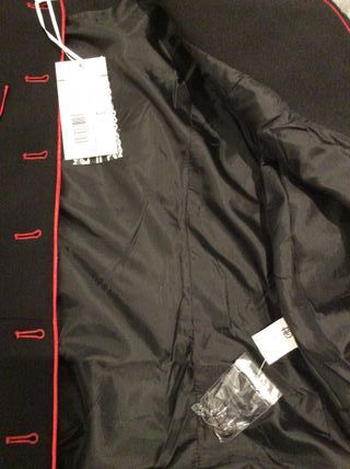 Chaqueta para mujer tipo casaca de color negro