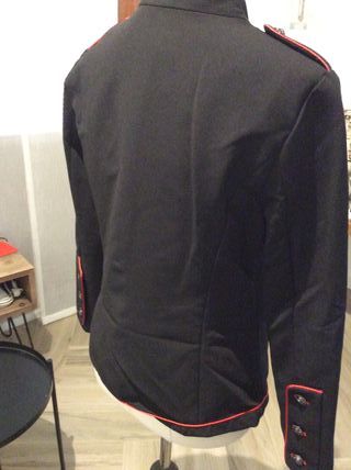 Chaqueta para mujer tipo casaca de color negro