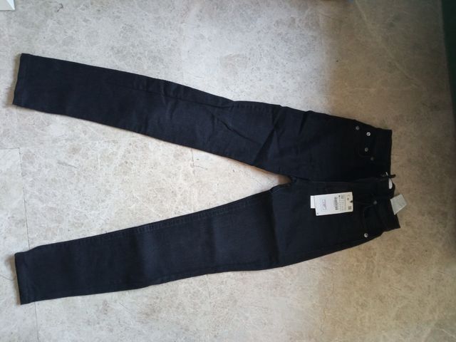 Pantalones largos negros de Zara nuevos.
