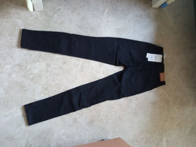 Pantalones largos negros de Zara nuevos.