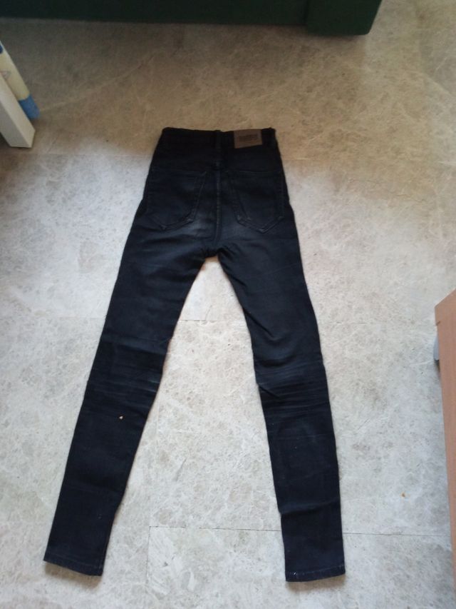 Pantalón vaquero negro de mujer &Bear