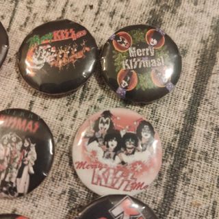 Lote 13 chapas kiss rock heavy Navidad