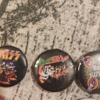 Lote 13 chapas kiss rock heavy Navidad