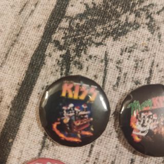 Lote 13 chapas kiss rock heavy Navidad