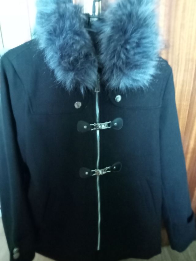 Chaquetón con capucha 