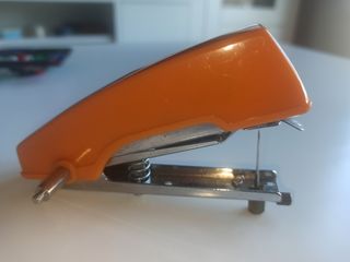 Maquina de coser de bolsillo