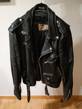 Cazadora de cuero cremalleras hombre