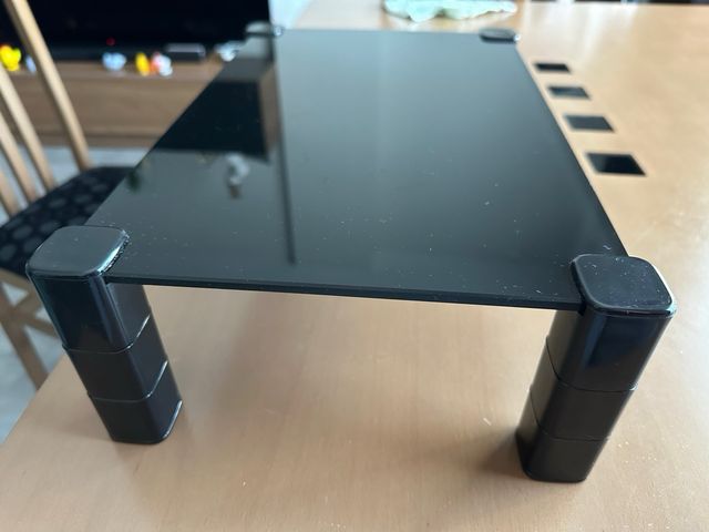 Elevador Monitor. Cristal resiste hasta 40Kg.