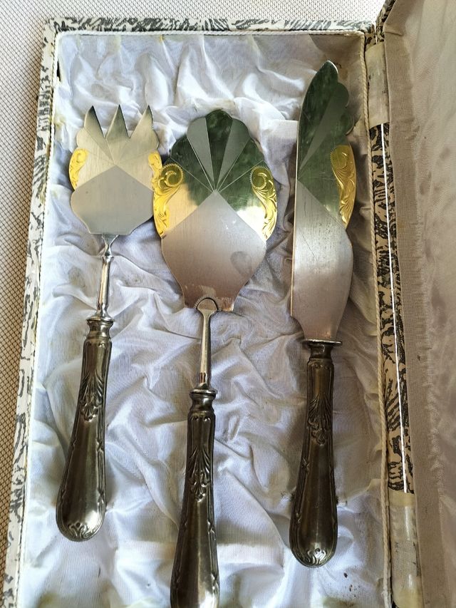 ANTIGUOS CUBIERTOS PARA TARTA Y REPOSTERÍA -