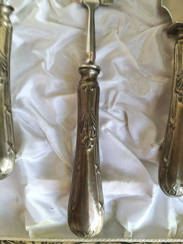 ANTIGUOS CUBIERTOS PARA TARTA Y REPOSTERÍA -