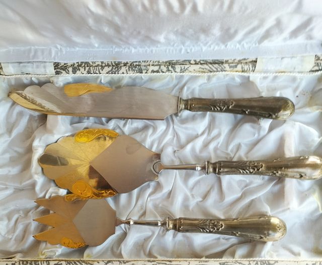 ANTIGUOS CUBIERTOS PARA TARTA Y REPOSTERÍA -