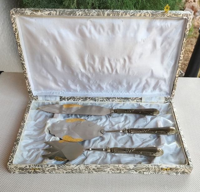 ANTIGUOS CUBIERTOS PARA TARTA Y REPOSTERÍA -