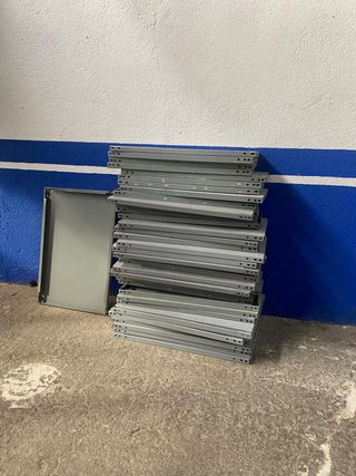 LIQUIDACIÓN, ESTANTERÍAS METÁLICAS 