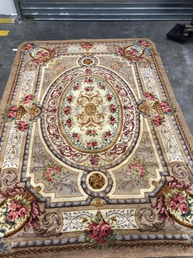 Antigua alfombra de palacio