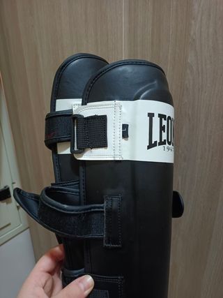 Kit Caschetto e Paratibie Leone Boxe