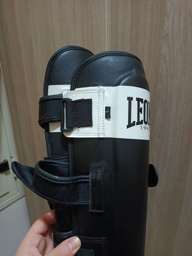 Kit Caschetto e Paratibie Leone Boxe