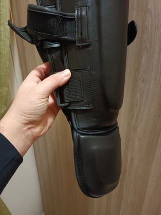 Kit Caschetto e Paratibie Leone Boxe