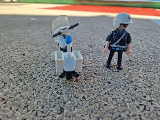 Moto policía playmobil
