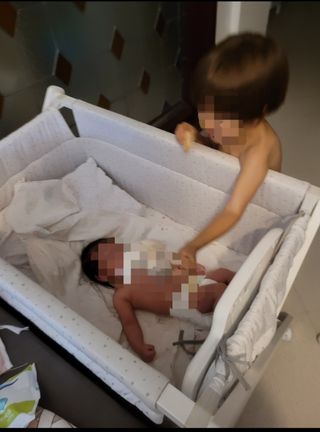 Mini cuna con colchón y vestiduras. Regalo piano