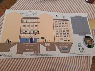 Maqueta con panel solar. París