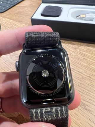 Apple Watch Series 5 42mm - edicion Nike