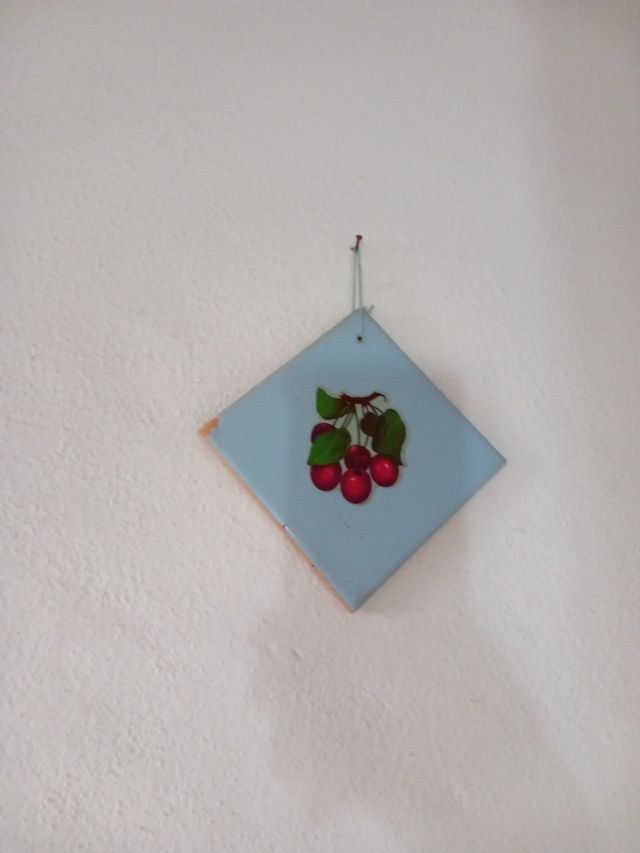 quadri, vasi crocifissi, tazze, piatti