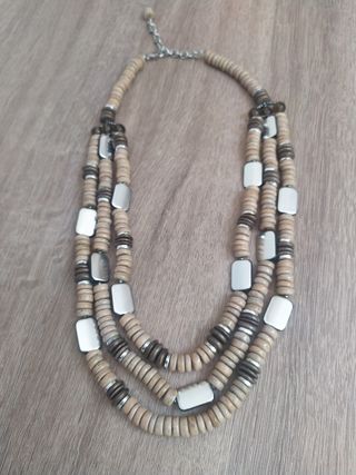 Collar y pendientes de coco