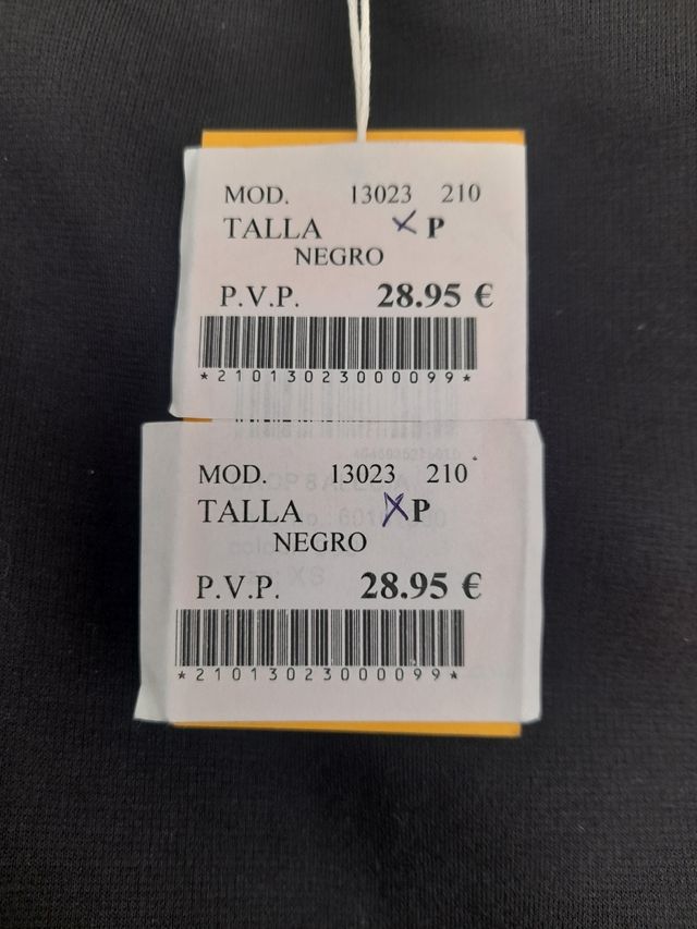 Falda asimétrica negra con cremalleras 