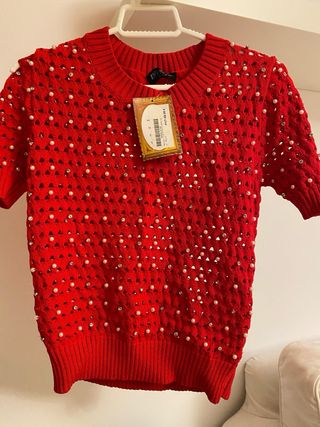 conjunto de punto rojo, falda y jersey, con perlas