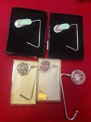 2€ cada colgador para bolsos nuevos 