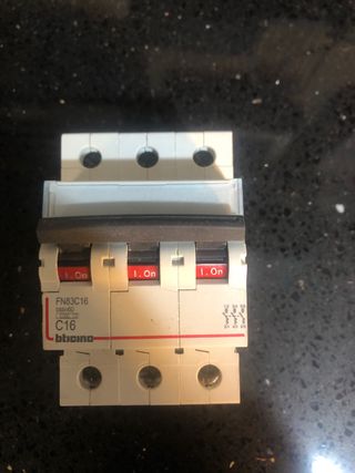 magneto termico C16 trifase biticino