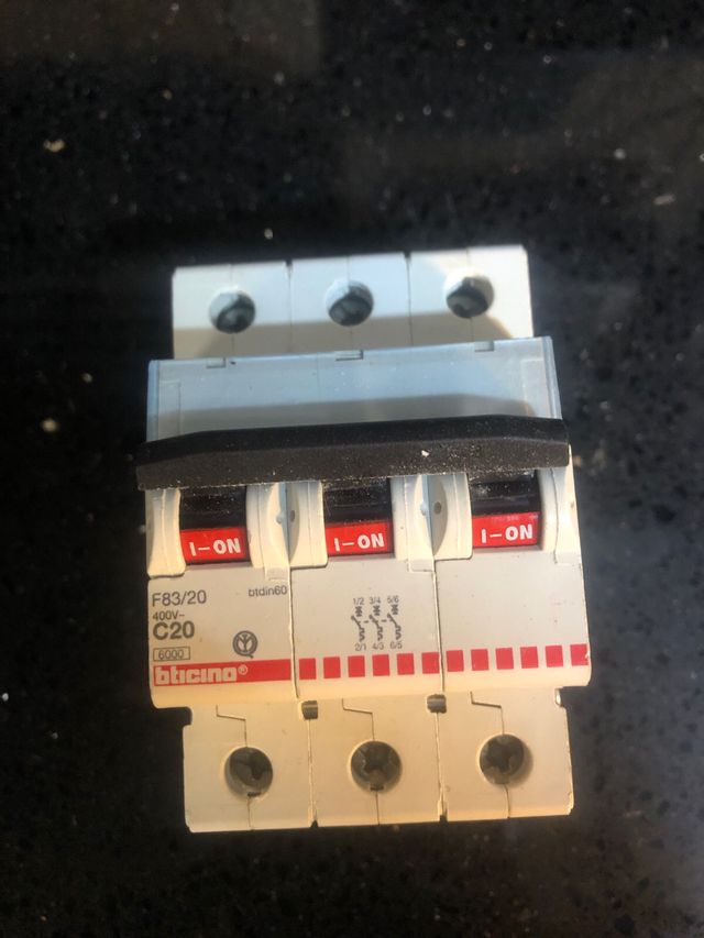 magneto termico trifase C20 biticino