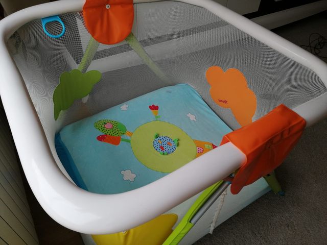 Parque bebé marca Brevir