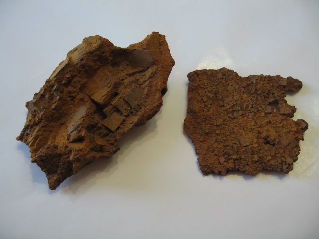 Limonite piritica pseudomorfa. Minerali