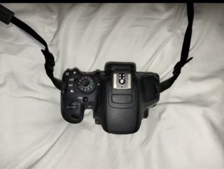 CAMARA KANON EOS 700 + REGALO OBJETIVO 18-55 IS