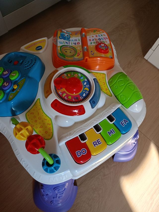 Mesita parlanchina VTECH 