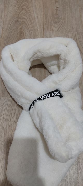 Bufanda SIN ESTRENAR tacto peluche Blanco