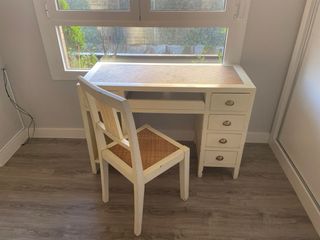 Conjunto escritorio y silla estilo colonial